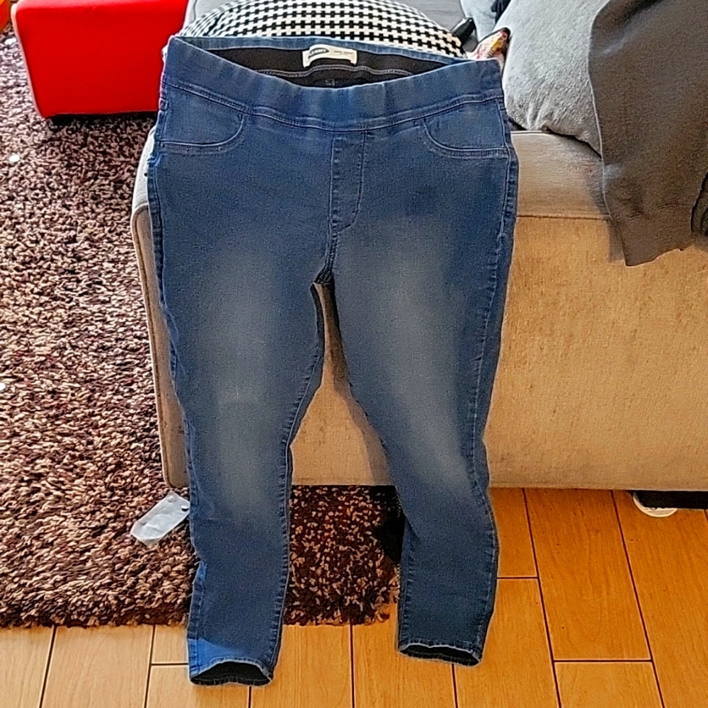 Hardly worn stretchy jeans